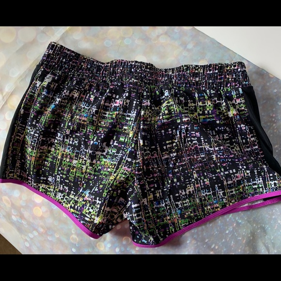 SALE!  Women’s Fabletics Fallon Short. NWT. XS - Picture 7 of 8